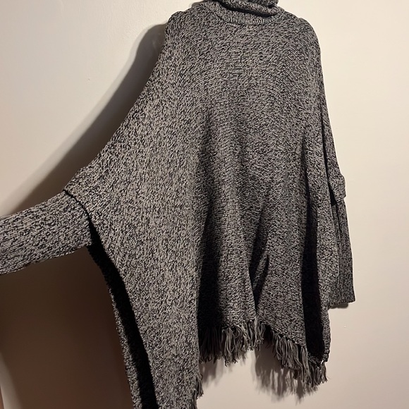 1x poncho style cowl neck sweater - Picture 10 of 10